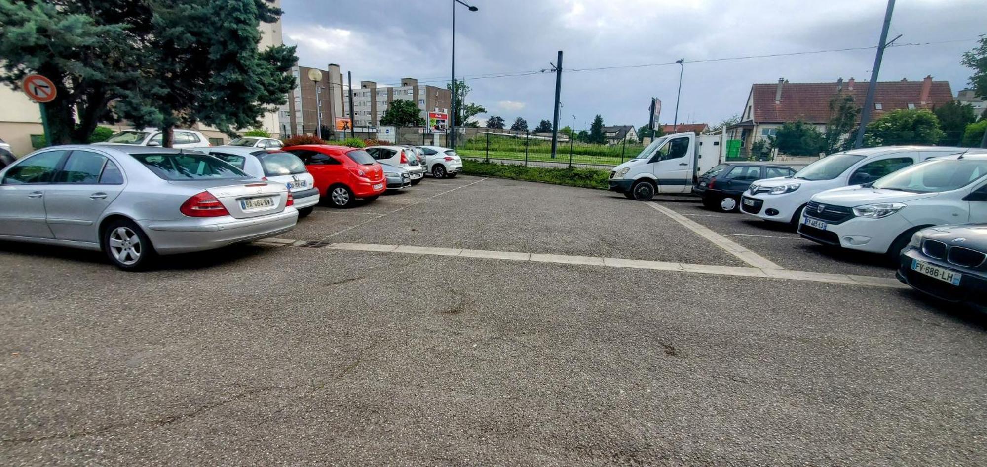 Studio Rdc Calme Avec Parking Ferme Pres Autoroute Et Tram C Mulhouse Exteriör bild